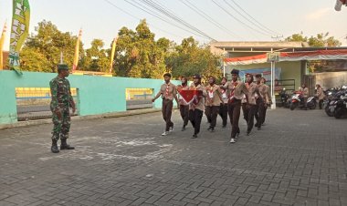 Babinsa Melaksanakan Pelatihan PBB kepada Siswa MA Matholi’ul Huda